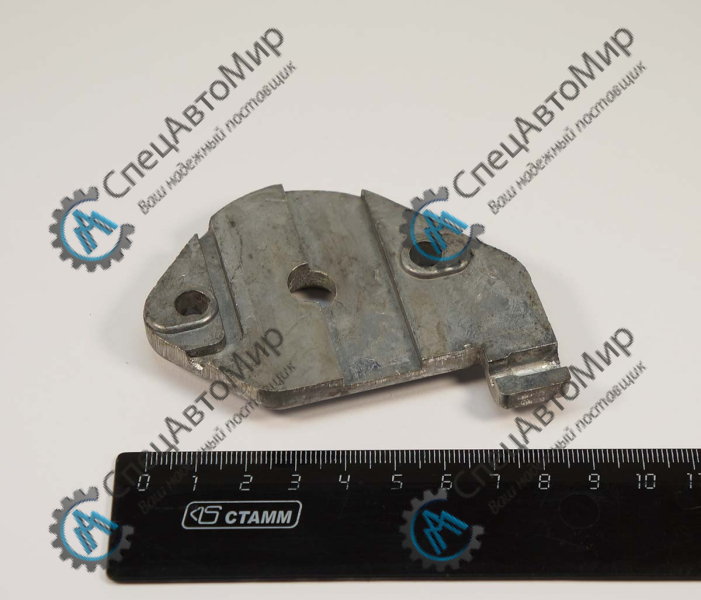 Корпус замка капота правый (ящика инструм.) МАЗ - 6430-8406018-010